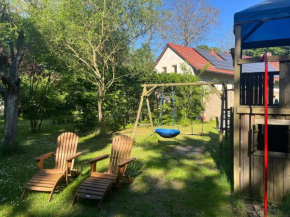 Remise an der Rennbahn - umzäuntes Anwesen mit Parkplätzen, AmzonPrime, Netflix, Wii, PS2